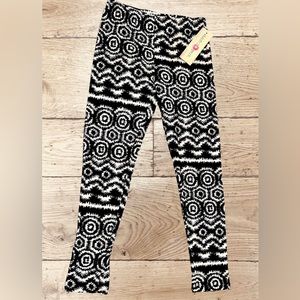 Girls Leggings NWT  Size SMALL (5/6)